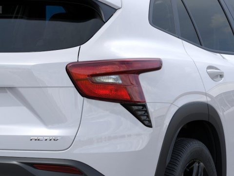 New Summit White 2026 Chevrolet Trax ACTIV FWD - photo 11 - Stock #261357