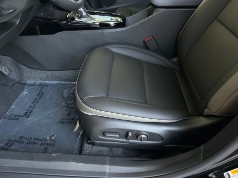 New Mosaic Black Metallic 2026 Chevrolet Trax ACTIV FWD - photo 12 - Stock #261100