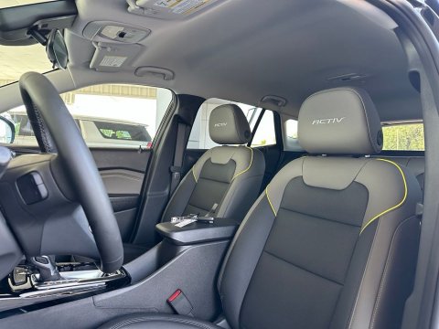 New Mosaic Black Metallic 2026 Chevrolet Trax ACTIV FWD - photo 14 - Stock #261100