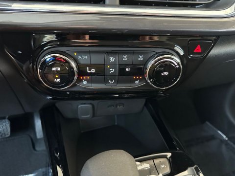 New Mosaic Black Metallic 2026 Chevrolet Trax ACTIV FWD - photo 25 - Stock #261100