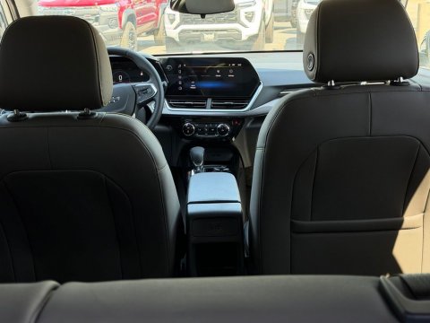 New Summit White 2026 Chevrolet Trax ACTIV FWD - photo 18 - Stock #261281