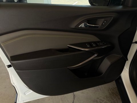 New Summit White 2026 Chevrolet Trax ACTIV FWD - photo 20 - Stock #261281