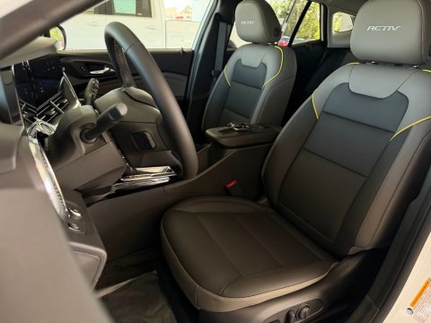 New Summit White 2026 Chevrolet Trax ACTIV FWD - photo 22 - Stock #261281