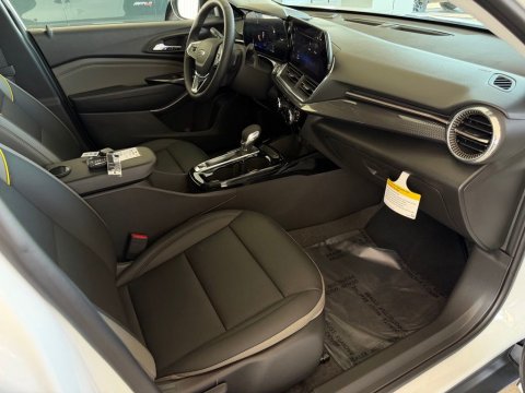 New Summit White 2026 Chevrolet Trax ACTIV FWD - photo 25 - Stock #261281