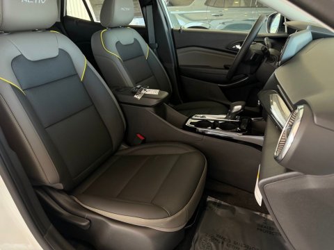 New Summit White 2026 Chevrolet Trax ACTIV FWD - photo 26 - Stock #261281