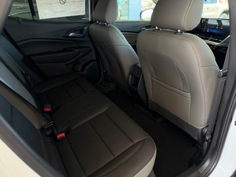 New Summit White 2026 Chevrolet Trax ACTIV FWD - photo 27 - Stock #261281