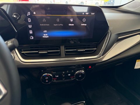 New Summit White 2026 Chevrolet Trax ACTIV FWD - photo 33 - Stock #261281