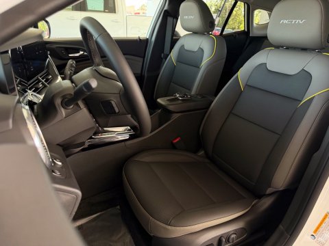 New Summit White 2026 Chevrolet Trax ACTIV FWD - photo 23 - Stock #261281