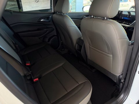 New Summit White 2026 Chevrolet Trax ACTIV FWD - photo 28 - Stock #261281