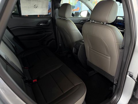 New Sterling Gray Metallic 2026 Chevrolet Trax ACTIV FWD - photo 16 - Stock #261271