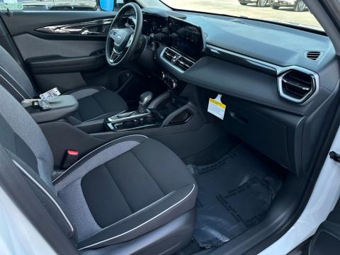 New Summit White 2026 Chevrolet TrailBlazer LT FWD - photo 16 - Stock #260952