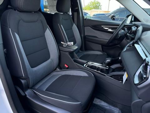 New Summit White 2026 Chevrolet TrailBlazer LT FWD - photo 17 - Stock #260952