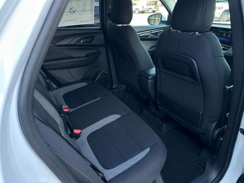 New Summit White 2026 Chevrolet TrailBlazer LT FWD - photo 18 - Stock #260952