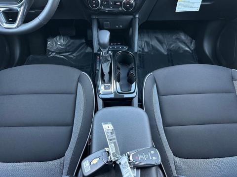New Summit White 2026 Chevrolet TrailBlazer LT FWD - photo 21 - Stock #260952