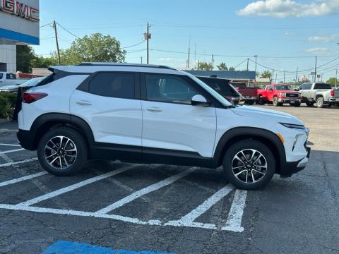 New Summit White 2026 Chevrolet TrailBlazer LT FWD - photo 4 - Stock #260952