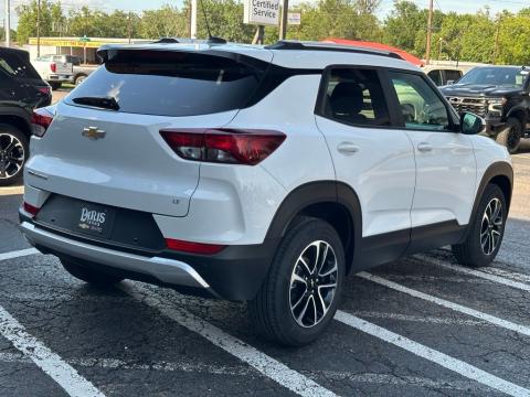 New Summit White 2026 Chevrolet TrailBlazer LT FWD - photo 8 - Stock #260952