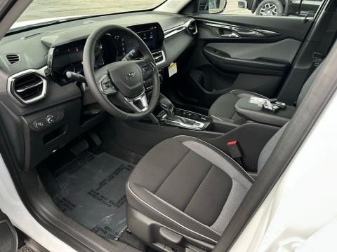 New Summit White 2026 Chevrolet TrailBlazer LT FWD - photo 10 - Stock #260791