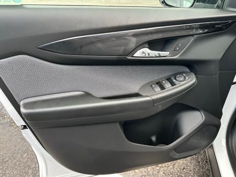 New Summit White 2026 Chevrolet TrailBlazer LT FWD - photo 11 - Stock #260791