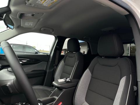 New Summit White 2026 Chevrolet TrailBlazer LT FWD - photo 14 - Stock #260791