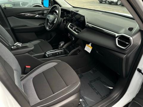 New Summit White 2026 Chevrolet TrailBlazer LT FWD - photo 16 - Stock #260791
