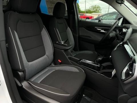 New Summit White 2026 Chevrolet TrailBlazer LT FWD - photo 17 - Stock #260791