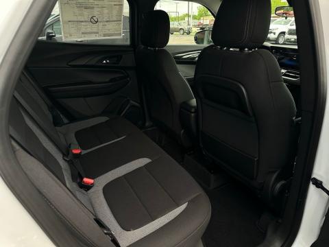 New Summit White 2026 Chevrolet TrailBlazer LT FWD - photo 18 - Stock #260791