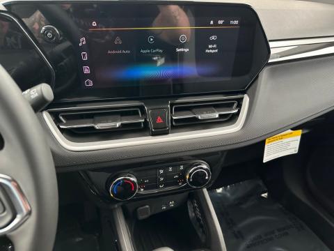 New Summit White 2026 Chevrolet TrailBlazer LT FWD - photo 24 - Stock #260791