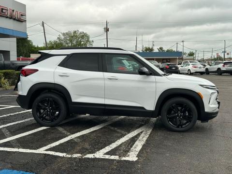 New Summit White 2026 Chevrolet TrailBlazer LT FWD - photo 4 - Stock #260791