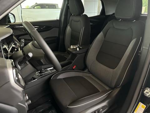 New Mosaic Black Metallic 2026 Chevrolet TrailBlazer LT FWD - photo 13 - Stock #260844