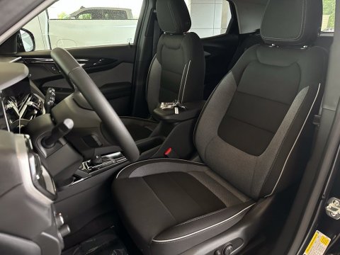 New Mosaic Black Metallic 2026 Chevrolet TrailBlazer LT FWD - photo 14 - Stock #260844