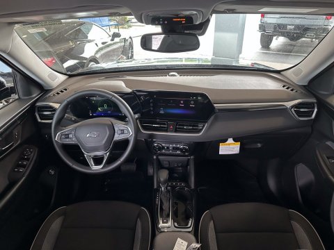 New Mosaic Black Metallic 2026 Chevrolet TrailBlazer LT FWD - photo 21 - Stock #260844