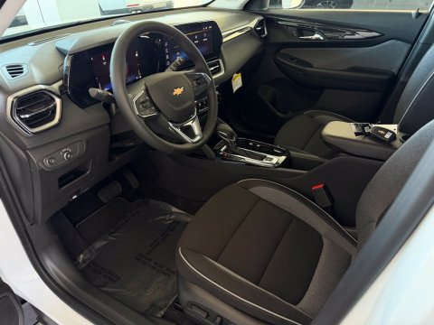 New Summit White 2026 Chevrolet TrailBlazer LT FWD - photo 11 - Stock #261434