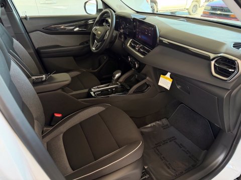 New Summit White 2026 Chevrolet TrailBlazer LT FWD - photo 17 - Stock #261434