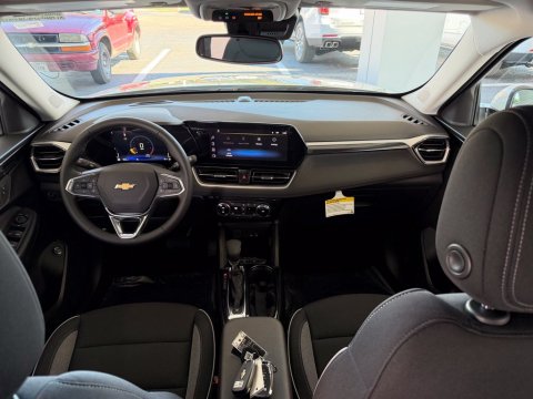 New Summit White 2026 Chevrolet TrailBlazer LT FWD - photo 21 - Stock #261434