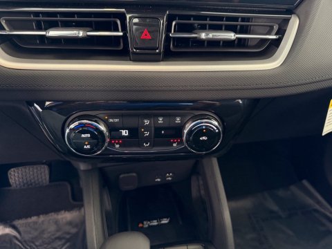 New Summit White 2026 Chevrolet TrailBlazer LT FWD - photo 26 - Stock #261434