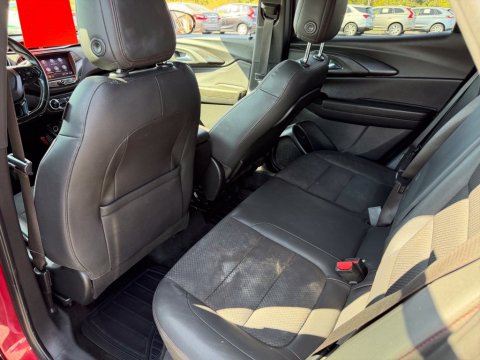 Pre-Owned Scarlet Red Metallic 2021 Chevrolet TrailBlazer RS FWD - photo 17 - Stock #X2604A