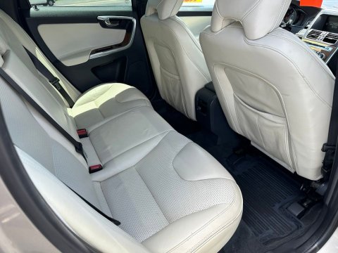 Pre-Owned Seashell Metallic 2016 Volvo XC60 T5 Drive-E Premier FWD - photo 20 - Stock #X2488
